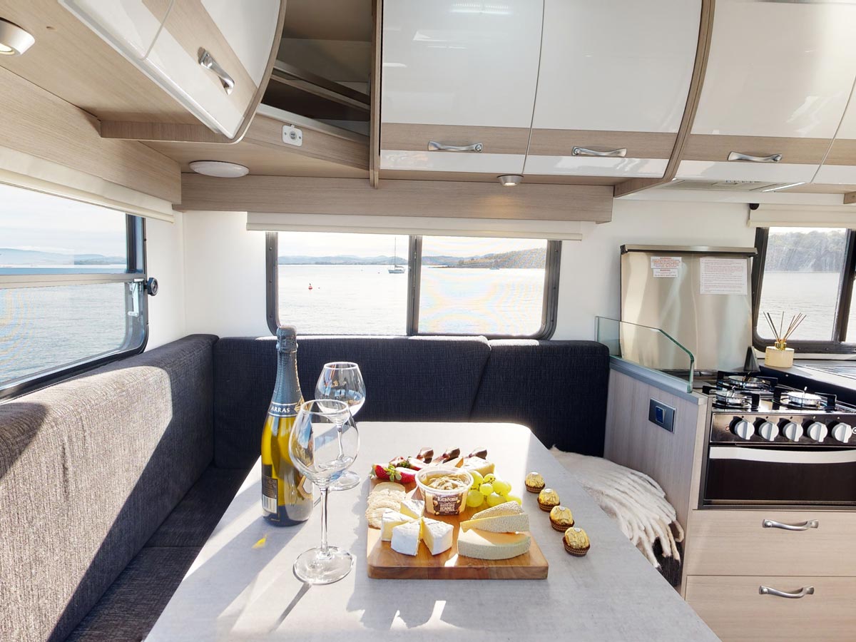 CT 6 Berth Deluxe - dining area view