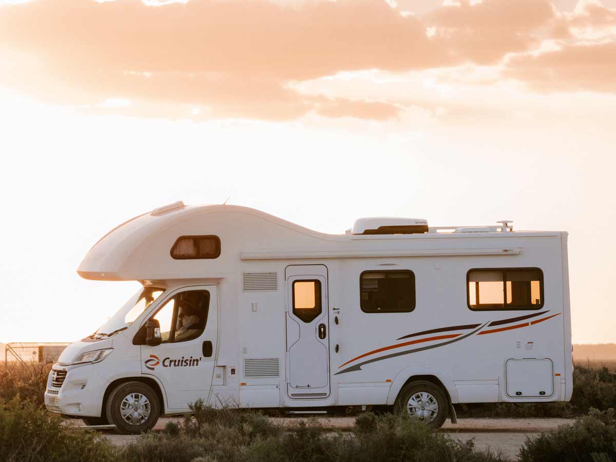 CT 6 Berth Deluxe - side view