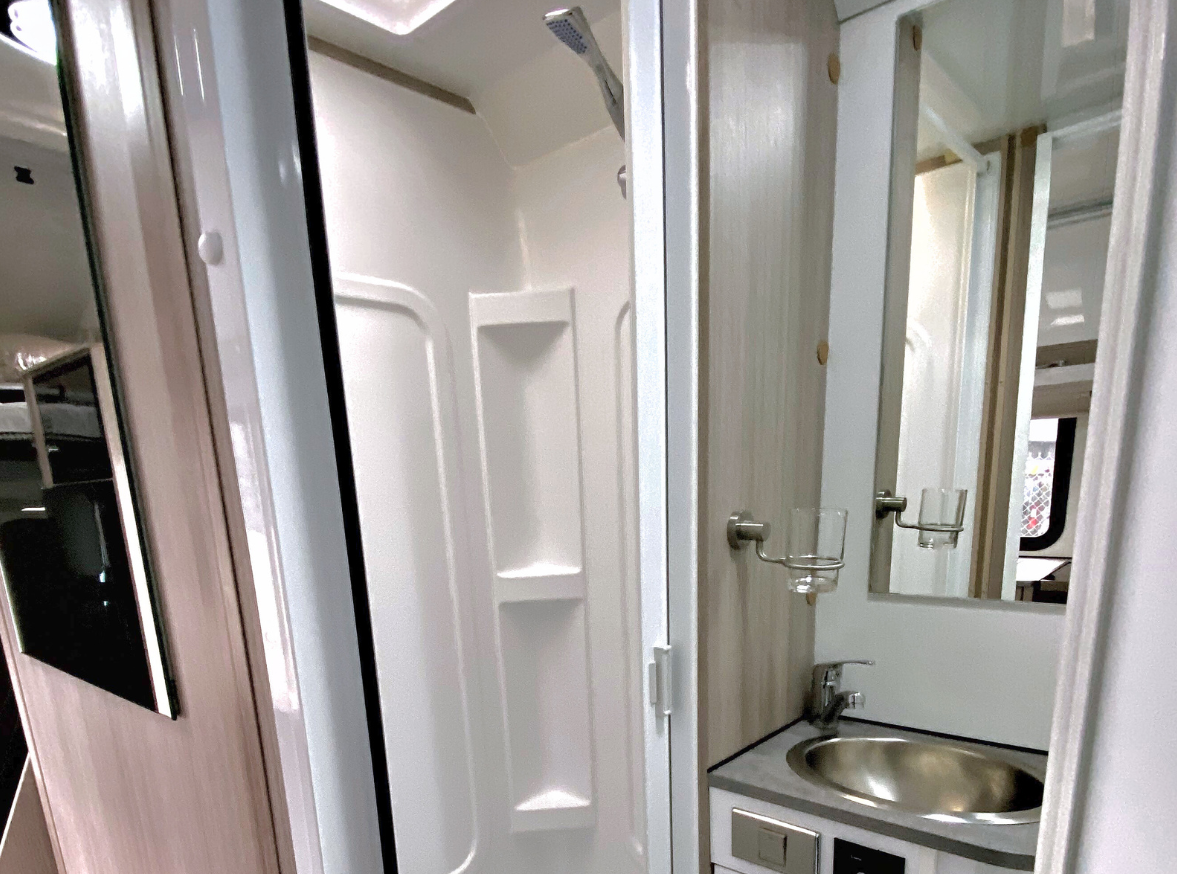 CT 6 Berth Deluxe - washing area view