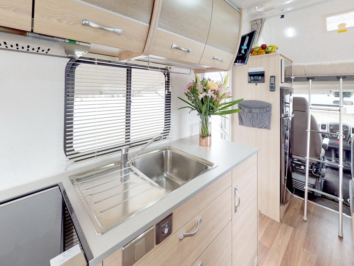 CT 6 Berth Discovery - kitchen view