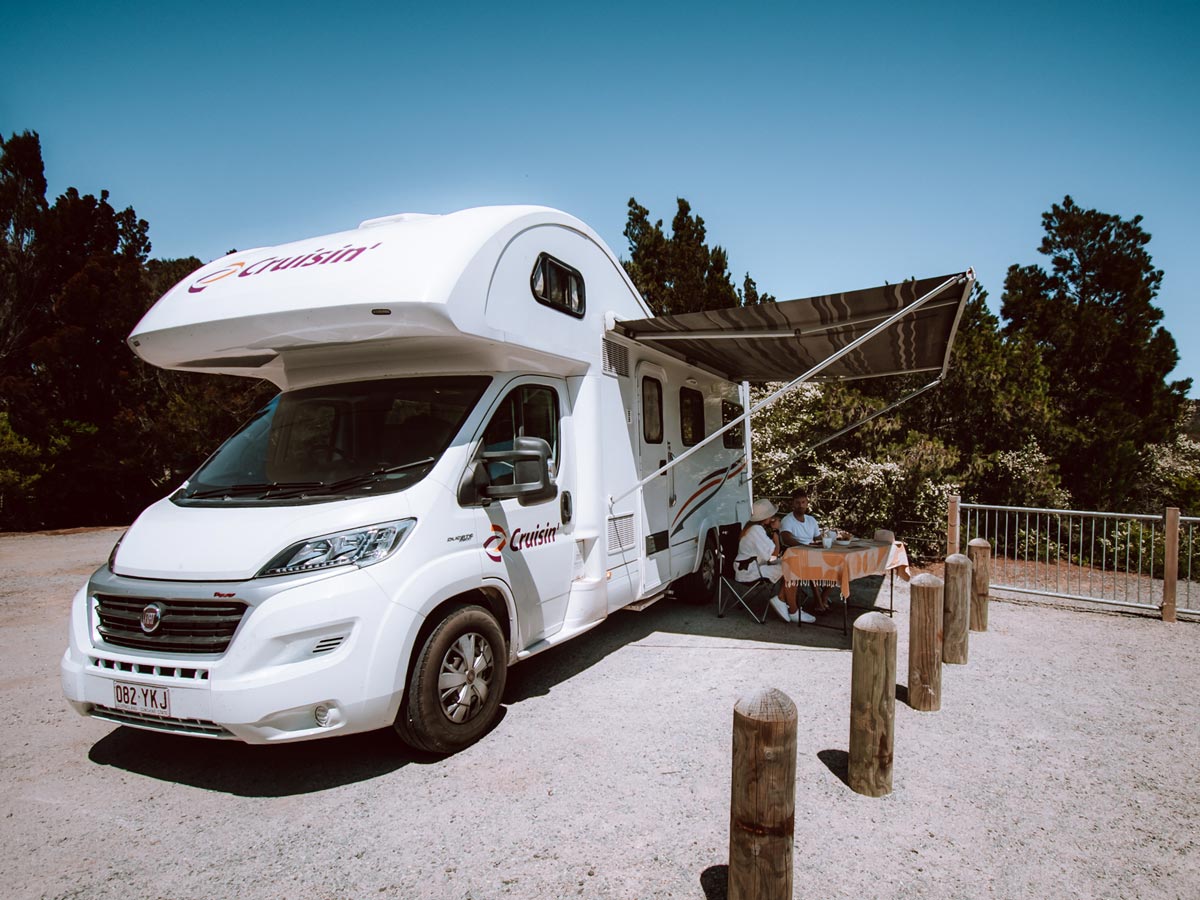 CT 6 Berth Discovery - front view